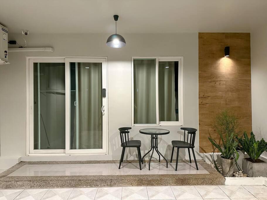 New Cozy House 3 Bedrooms In Town Ferienhaus